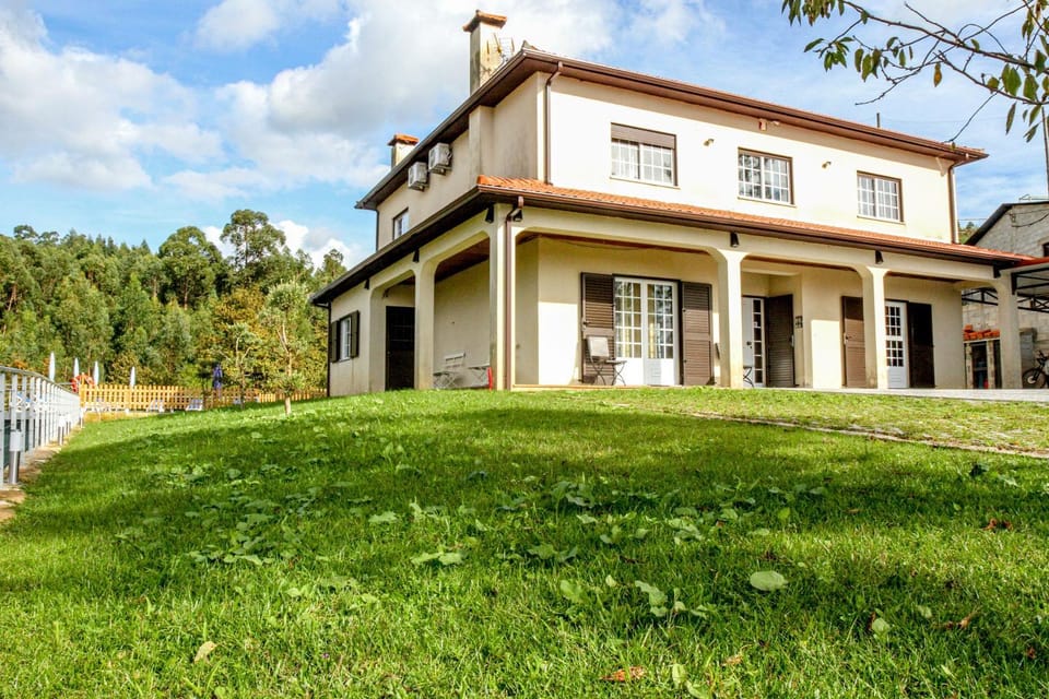 Property building, Day, Natural landscape, Garden, Garden view