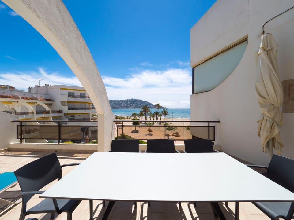 Balcony/Terrace, Balcony/Terrace, Beach, Beach, On site, City view, City view, Garden view, Garden view, Mountain view, Mountain view, Pool view, Pool view, Sea view, Sea view, Street view