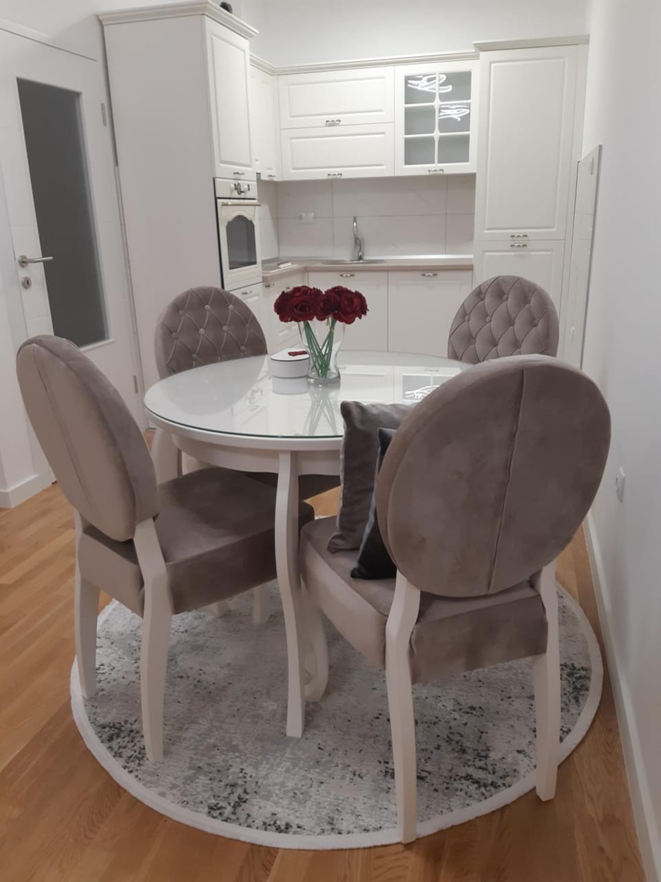 Kitchen or kitchenette, Seating area, Dining area, pet friendly