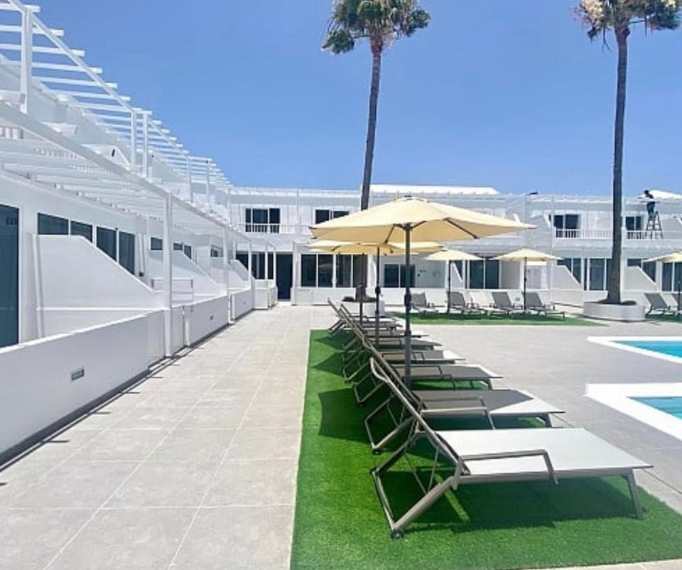 Patio, Pool view, Swimming pool, sunbed