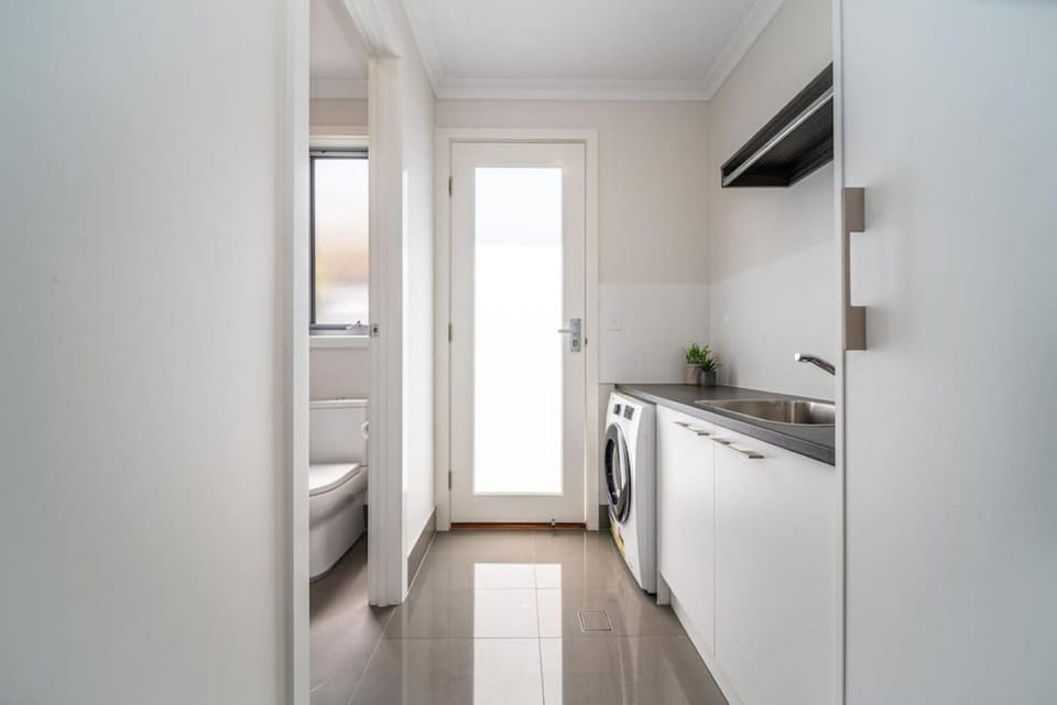 Toilet, washing machine