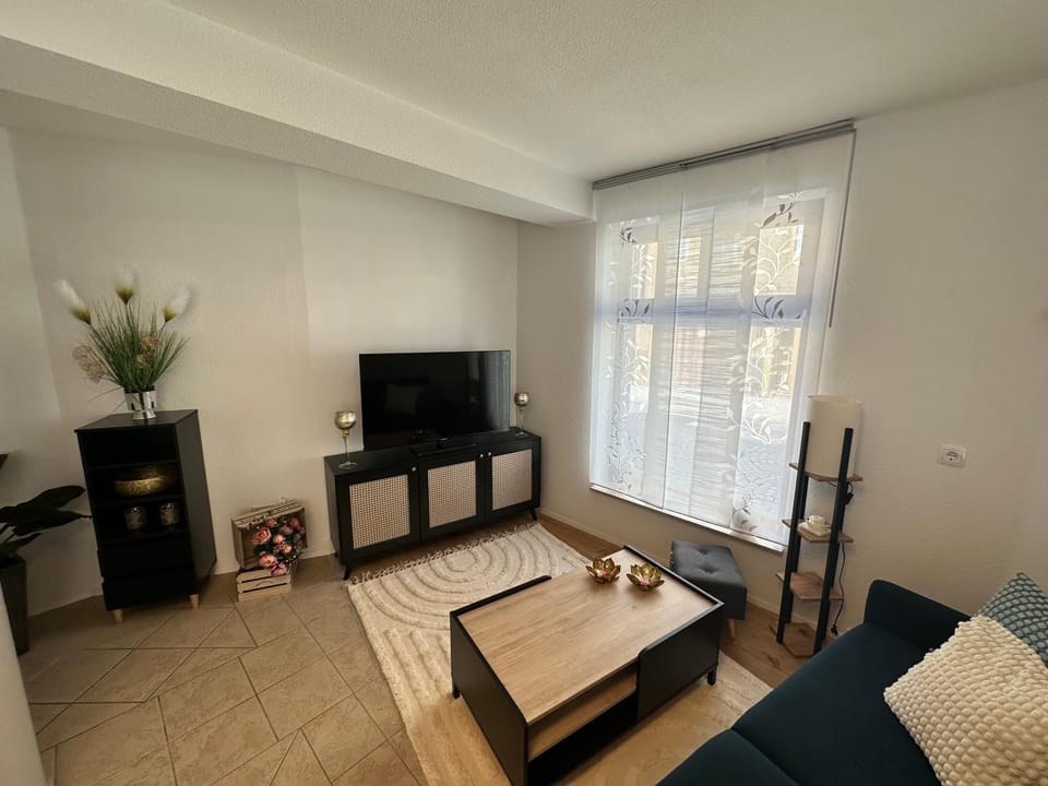 Communal lounge/ TV room, TV and multimedia, Living room, Seating area