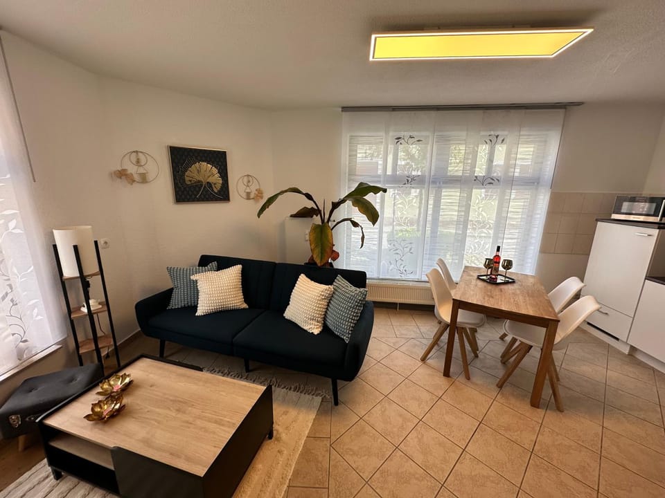 TV and multimedia, Kitchen or kitchenette, Living room, Seating area, Dining area