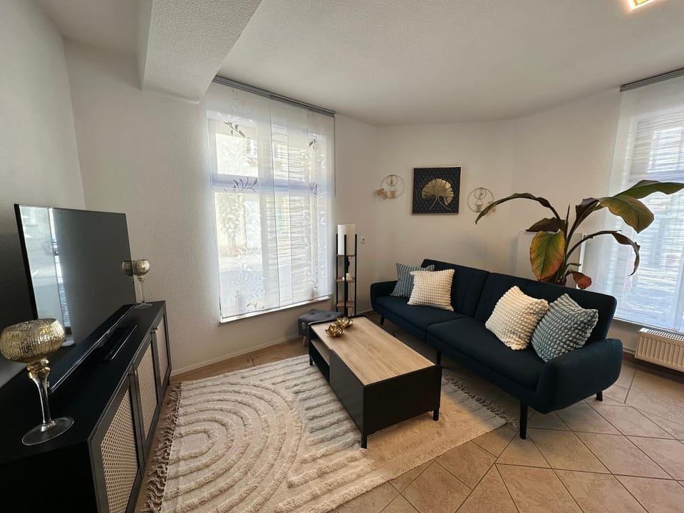 Communal lounge/ TV room, TV and multimedia, Living room, Seating area