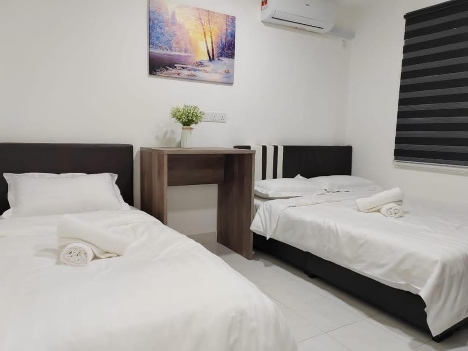 Bed, Bedroom, towels, air conditioner