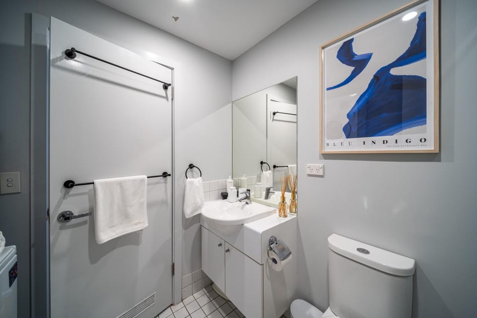Shower, Toilet, Bathroom, towels