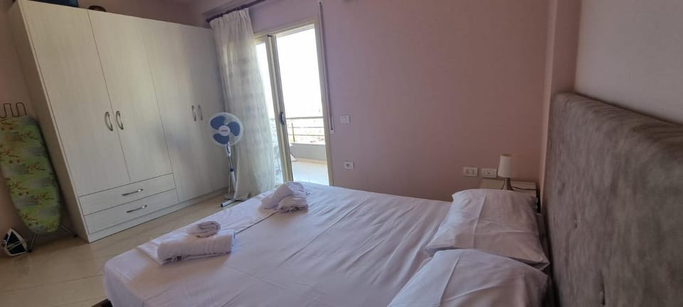 Bed, Photo of the whole room, Bedroom, wardrobe