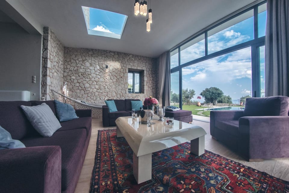 Communal lounge/ TV room, Living room, Seating area, Garden view, Pool view