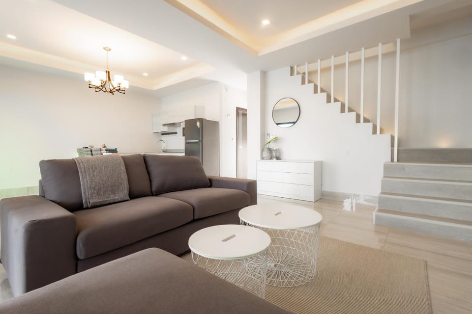Kitchen or kitchenette, Living room, Seating area