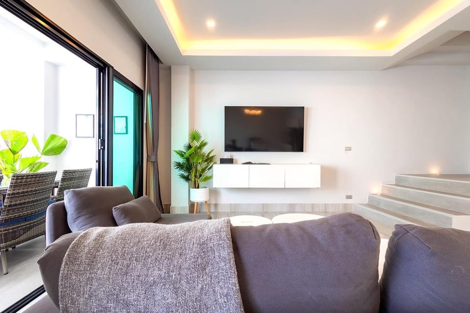Communal lounge/ TV room, TV and multimedia, Seating area