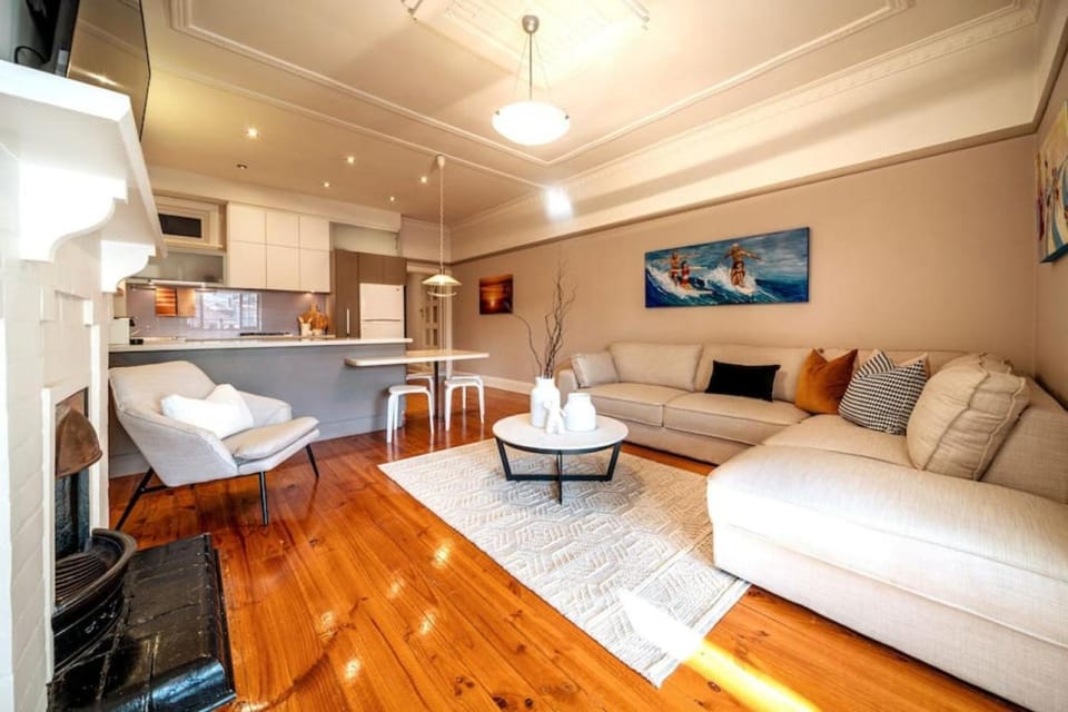 Kitchen or kitchenette, Living room