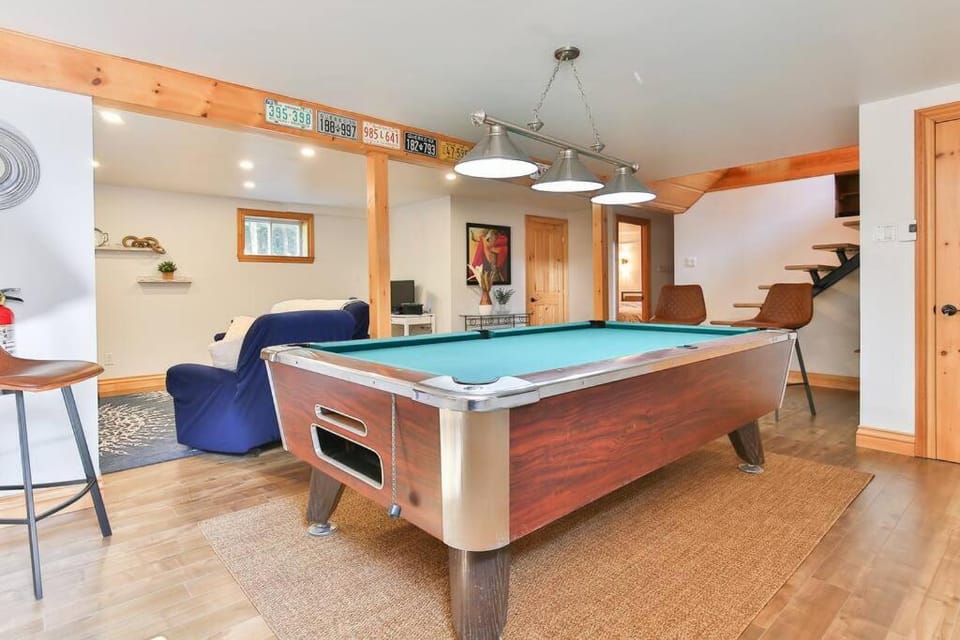 Billiard, Game Room, Seating area