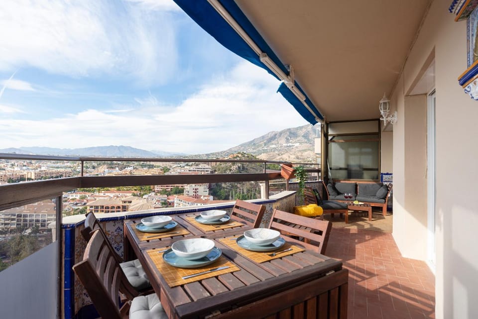 Natural landscape, View (from property/room), Balcony/Terrace, Dining area, Mountain view