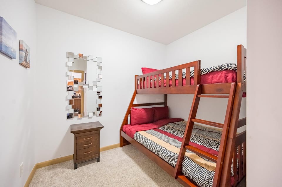 Bed, Photo of the whole room, Bedroom, bunk bed