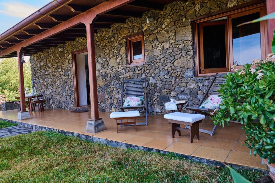 Property building, Day, Garden