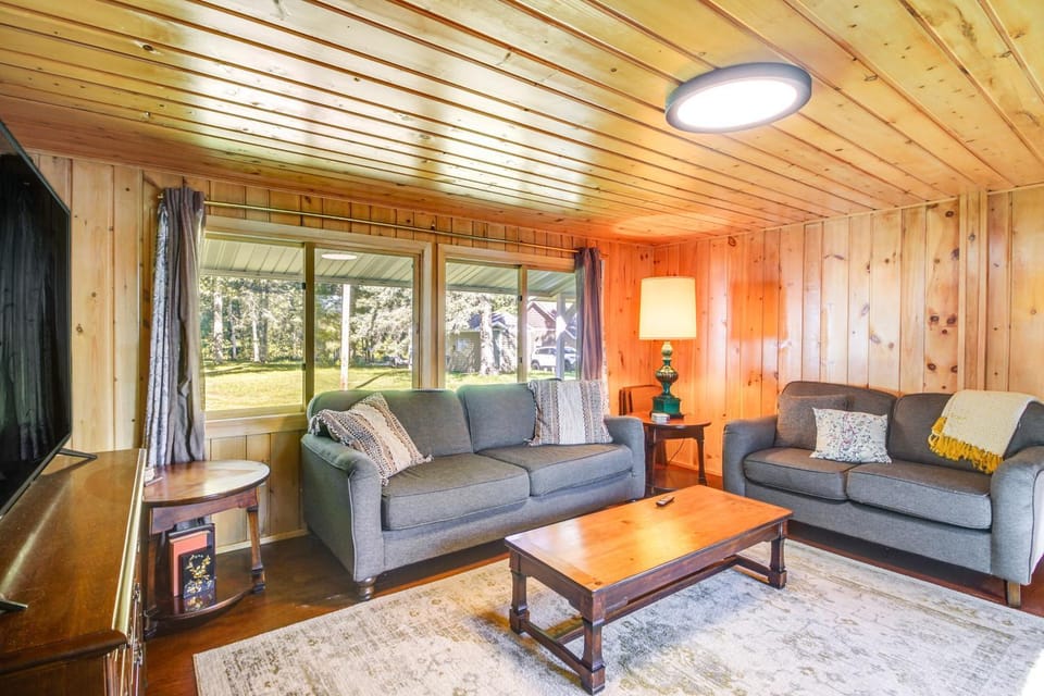 Lakefront Minnesota Escape w/ Fire Pit & Boat Dock House in Minnesota