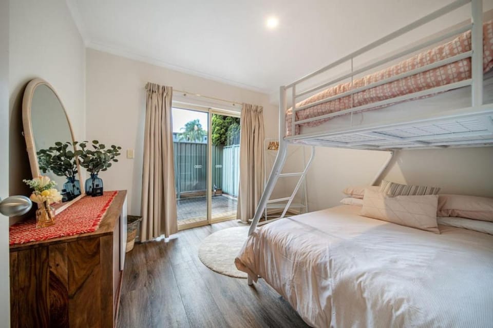 Bed, Bedroom, bunk bed