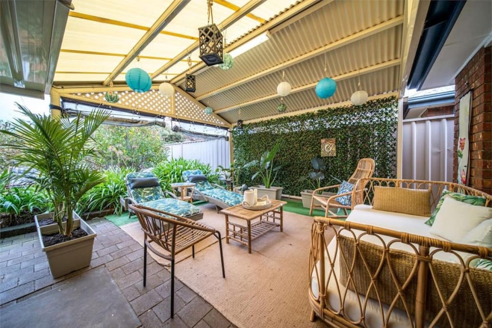 Patio, Balcony/Terrace, Seating area