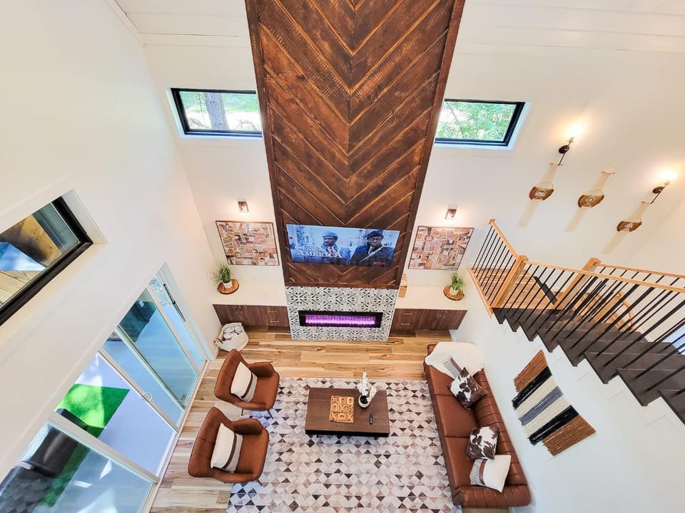 King Of The Hill House in Broken Bow