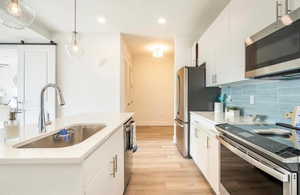 10 Star Luxury Beach Condo-Anchor Oasis Apartment in Redington Beach