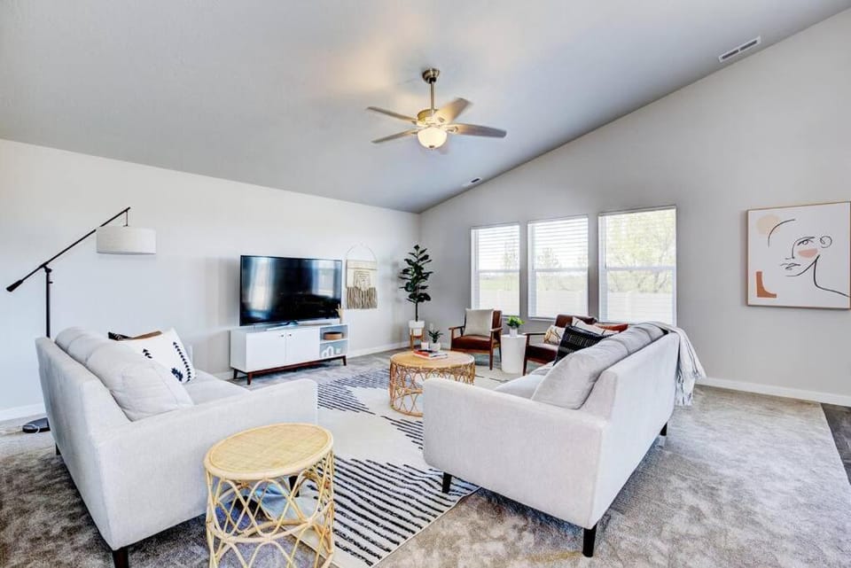 BRAND NEW 4-BDRM HOME Farmhouse at Grand Rapids House in Meridian