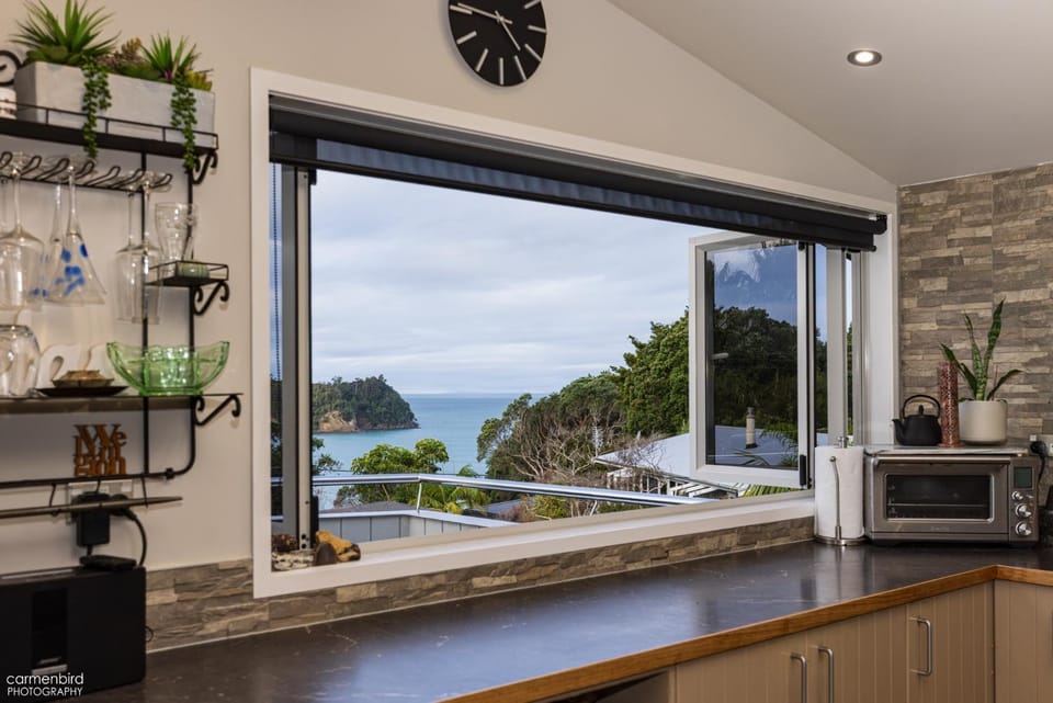 Kitchen or kitchenette, Sea view, stove