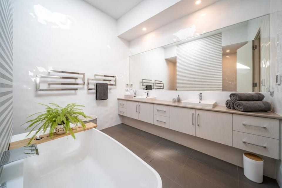 Bathroom, Bath