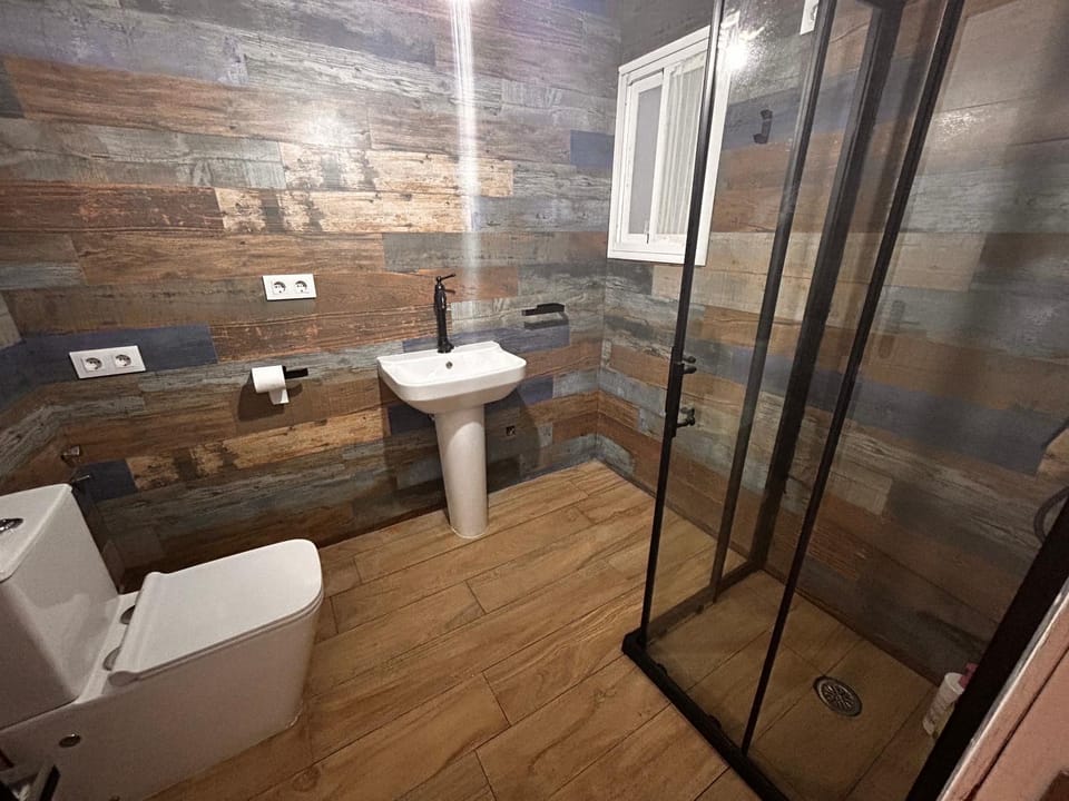 Shower, Toilet, Bathroom