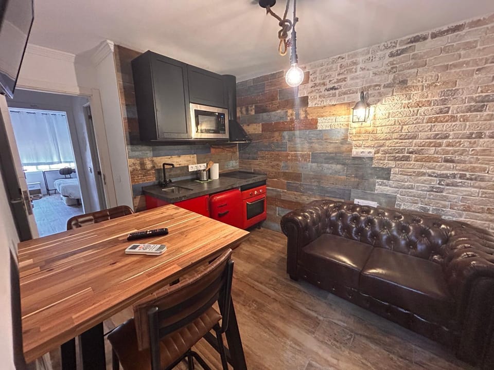 Kitchen or kitchenette, Living room, Seating area, Dining area