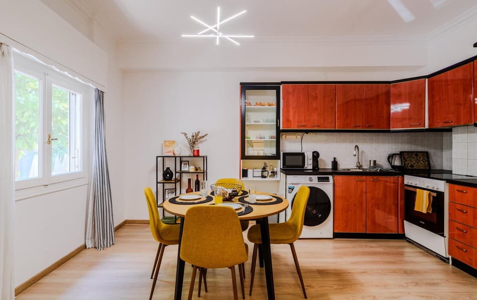 Coffee/tea facilities, microwave, oven, washing machine, kitchen