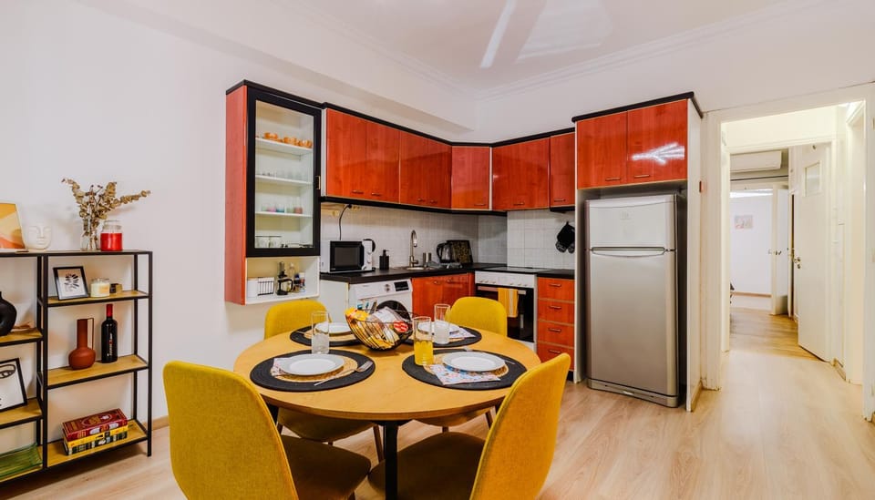 Coffee/tea facilities, oven, kitchen