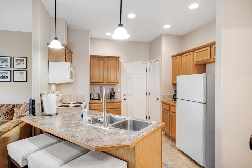Near Tamarack AC Kitchen TV Washer Dryer House in Valley County