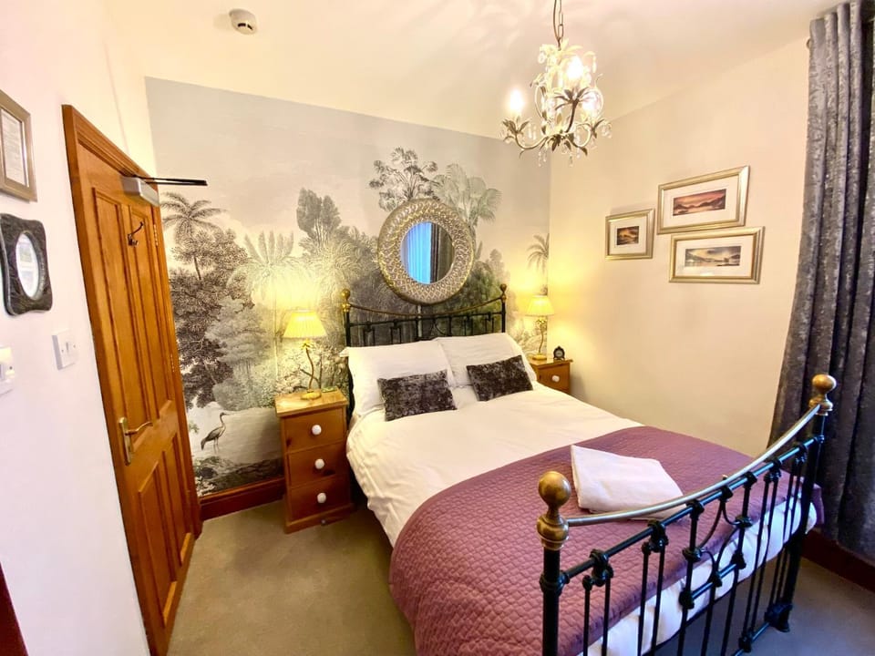 Bed, Decorative detail, Bedroom, towels