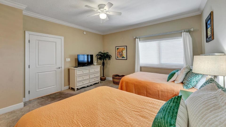 Harbor Landing 203B - Spacious Condo with views of the Harbor and Gulf House in Destin
