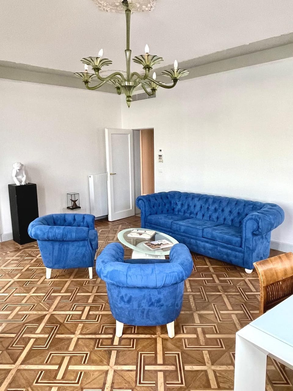 Living room, Seating area