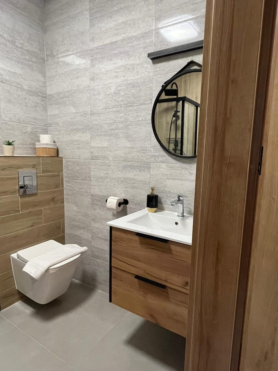 Toilet, Bathroom, towels