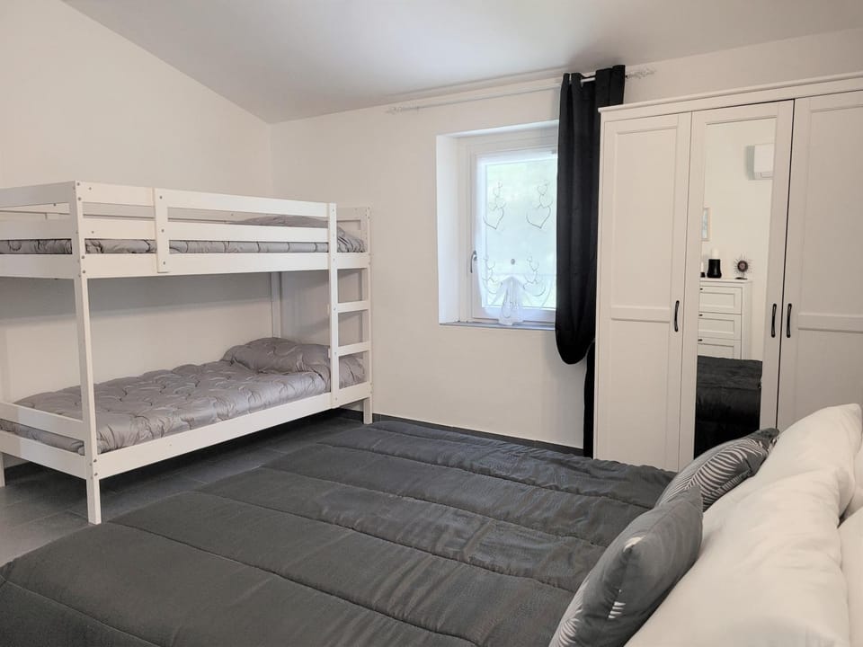 Bed, Photo of the whole room, Bedroom, bunk bed, safe, wardrobe