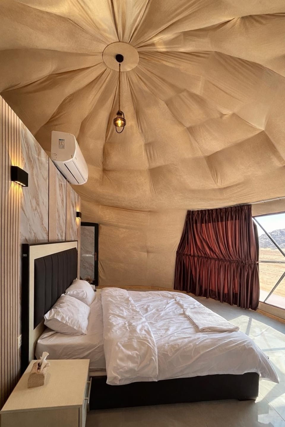 Bed, Photo of the whole room, Bedroom, fireplace, wardrobe, air conditioner