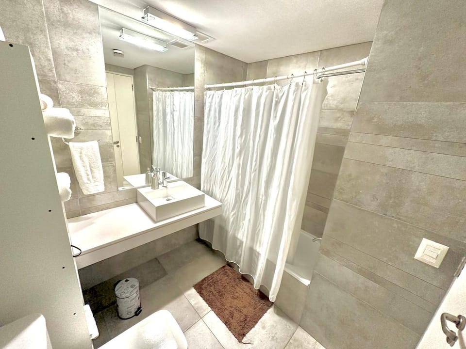 Shower, Toilet, Bathroom, Bath, towels