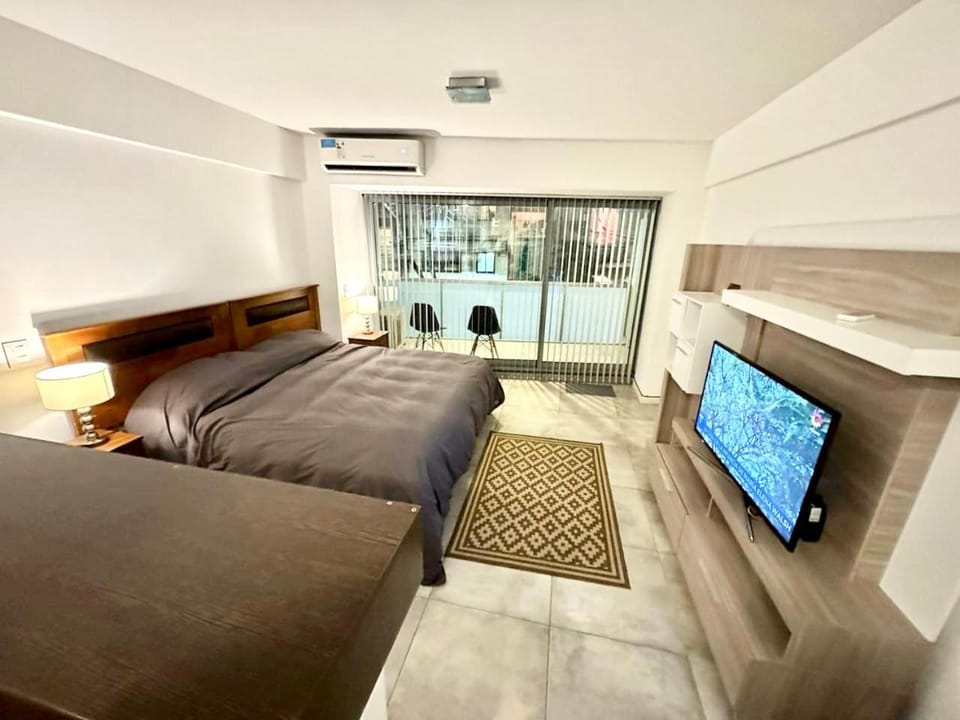 Bed, TV and multimedia, Photo of the whole room