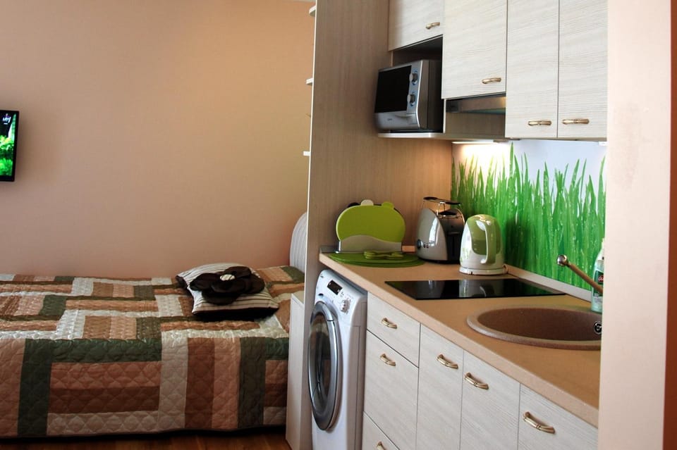 Bed, Kitchen or kitchenette