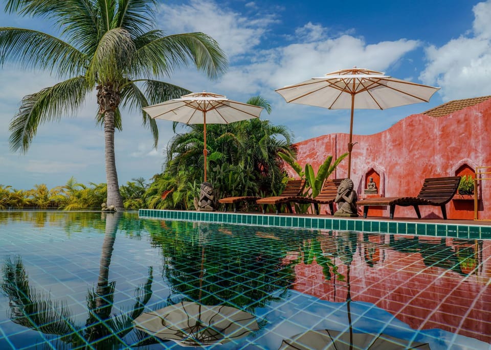 Pool view, Swimming pool, sunbed
