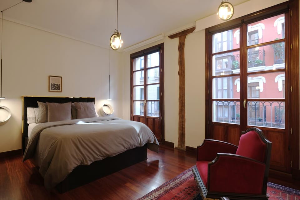 Bed, Balcony/Terrace, Photo of the whole room, Bedroom, Street view, heating