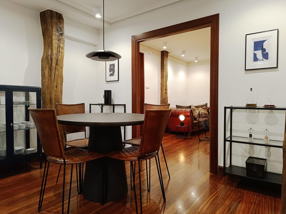 Seating area, Dining area