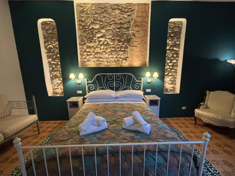 Bed, Bathroom