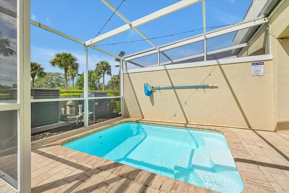 Swimming pool, Swimming pool