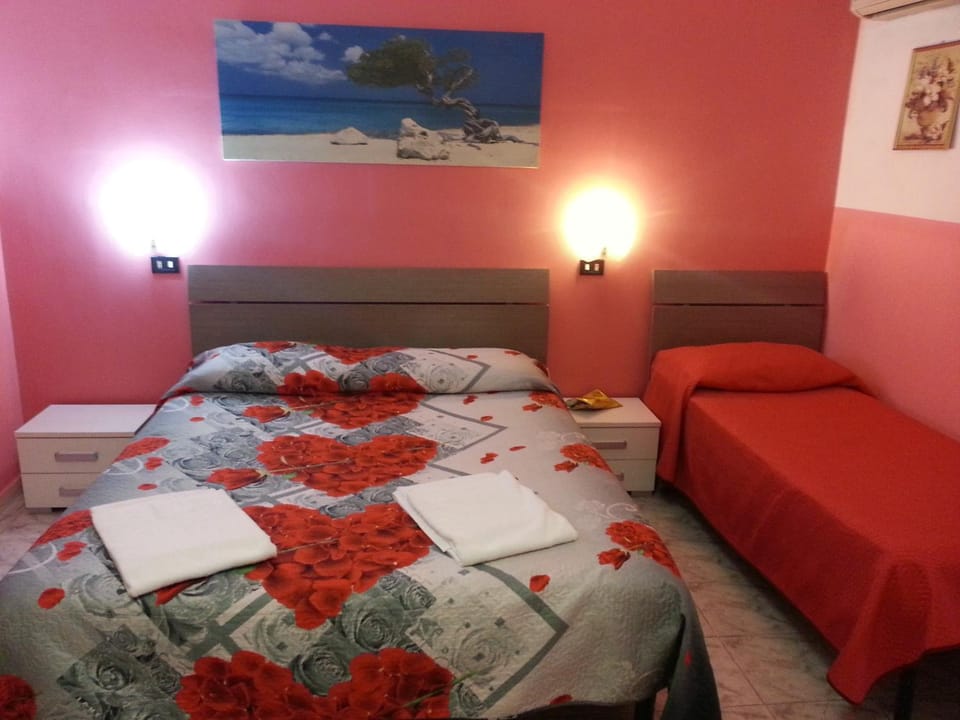 Roxena house Hotel in Rome