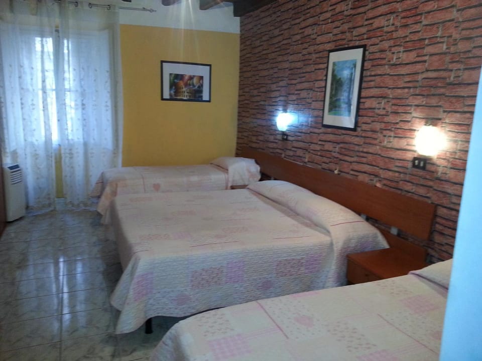 Roxena house Hotel in Rome