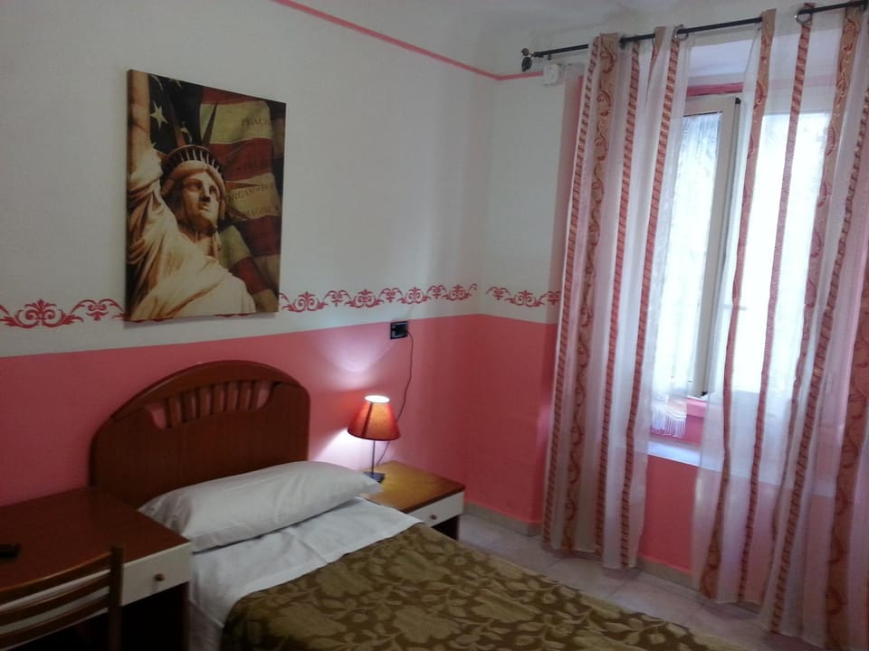 Roxena house Hotel in Rome