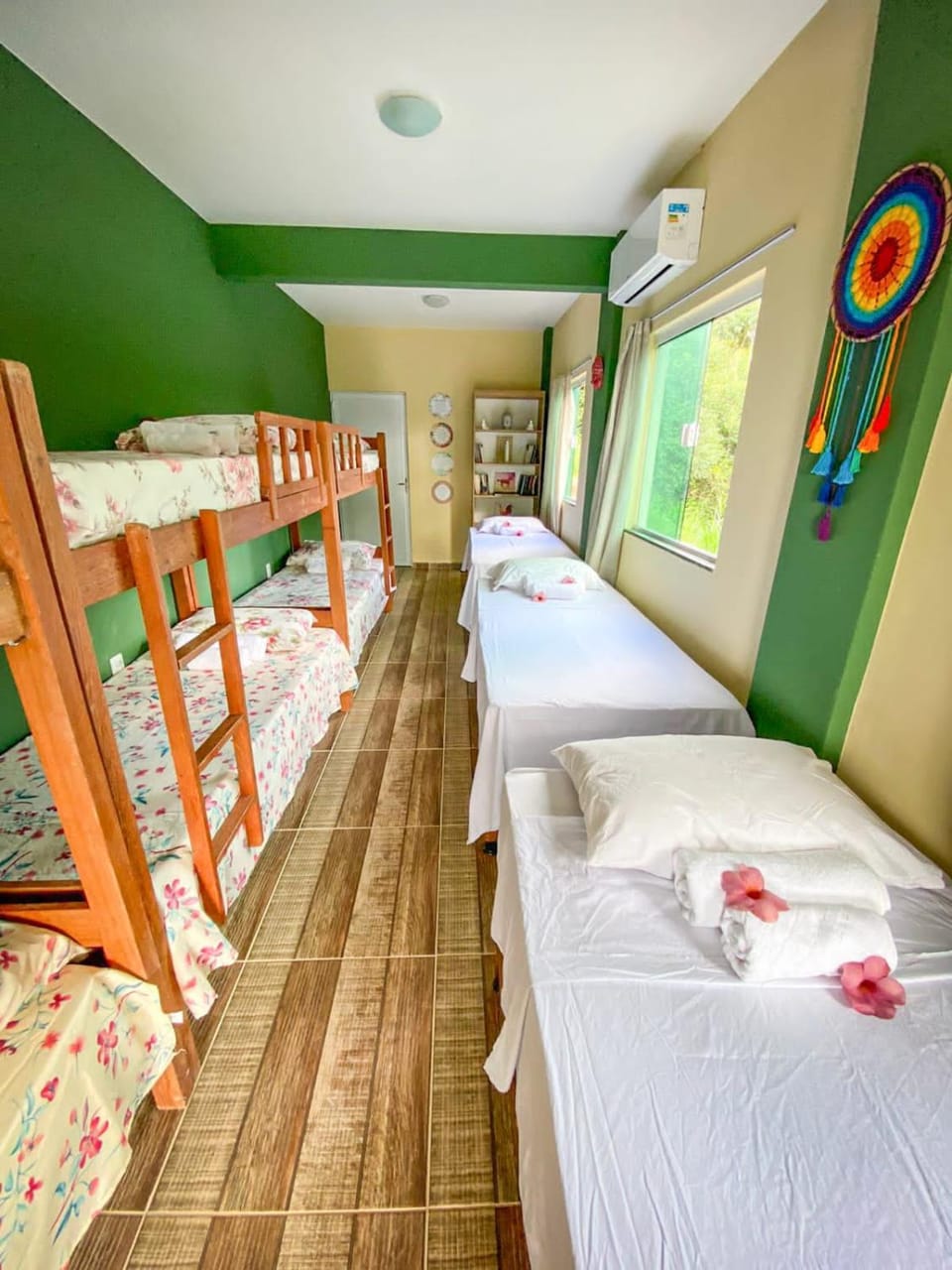 Bed, Photo of the whole room, Bedroom, bunk bed, towels